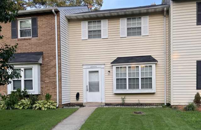 22404 Greenview Court