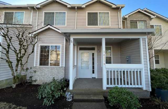 Roomy 3bd/2.5ba Townhome in Desirable Happy Valley!