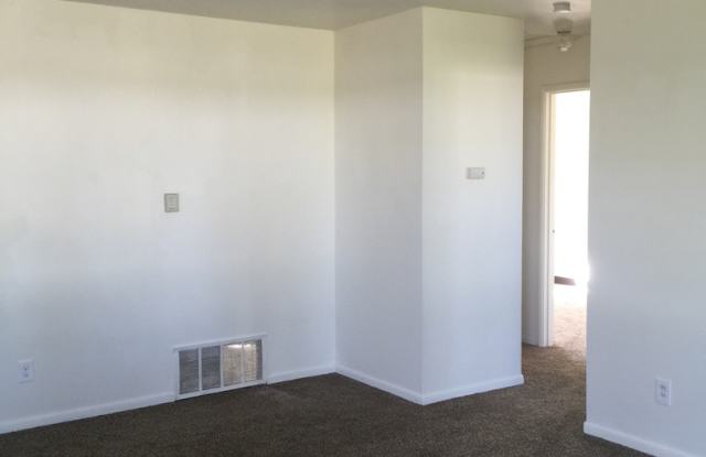 2 bedroom 1 bath with 1 car garage