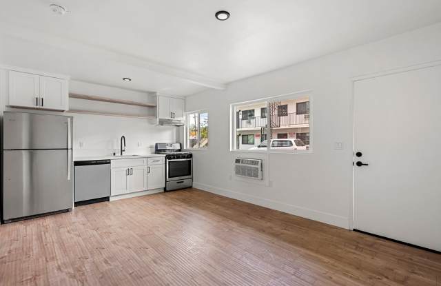 Echo Lake Apartments