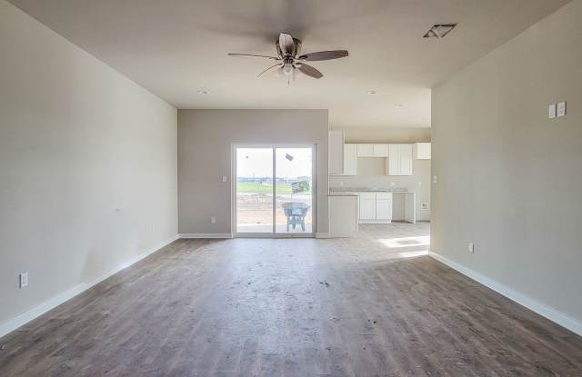 3 BR/2 BA Corsicana Home