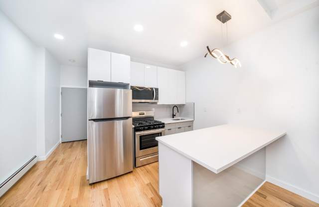 623 BRAMHALL AVE