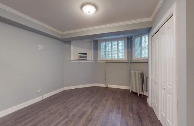 21 E DIVISION Street