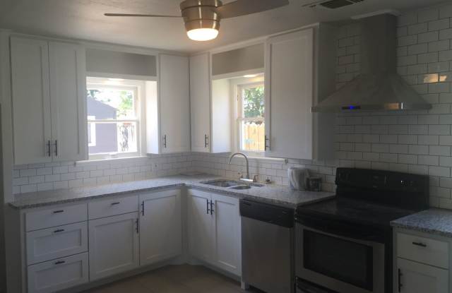 2805 33rd Street unit: Front