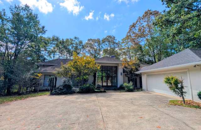 Photo of Contemporary 3000 sqfoot home in Arbor Trace | 3br 2.5ba