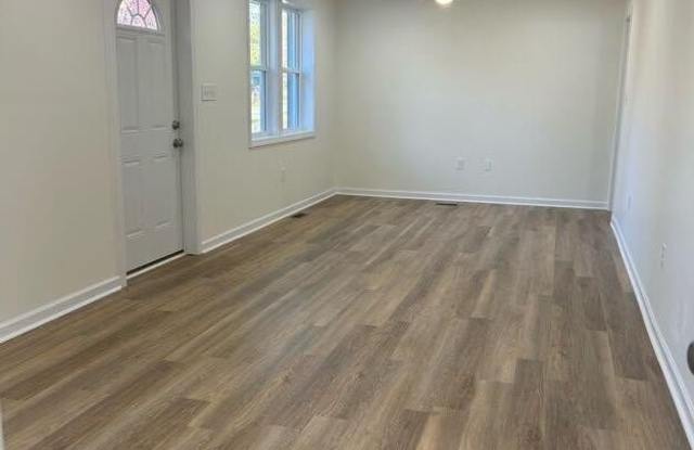 1914 W Oakland Avenue