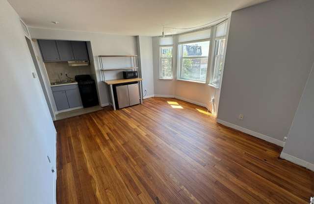 2135 WALNUT Street unit: 401