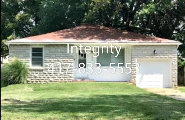 1040 S Kentwood Ave - 1040 South Kentwood Avenue, Springfield, MO 65804