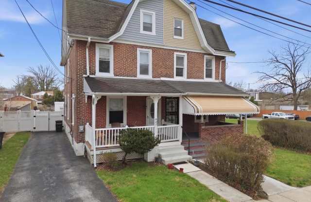 825 AUBREY AVE