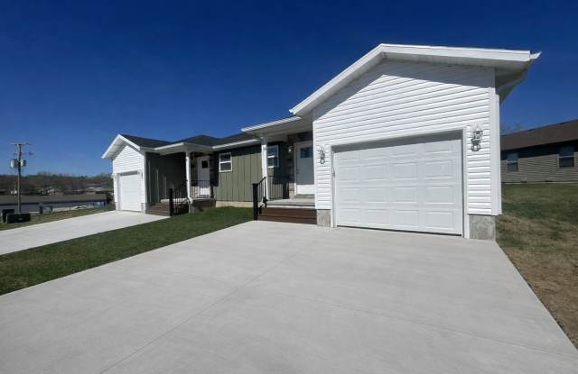 New Property Lease Up Special – Brand-New 2 Bed, 2 Bath House in Kimberling City- Year Round Vacation Home