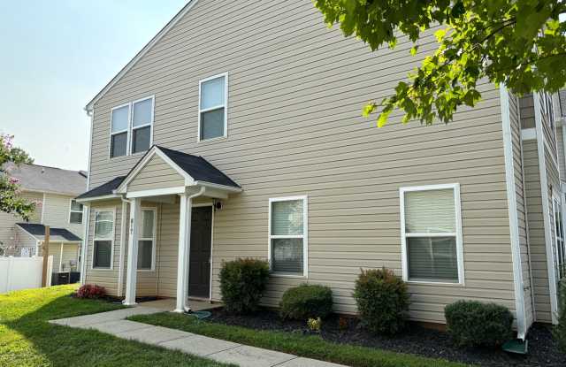 Vintage Place Townhome - 3BR/2.5BA