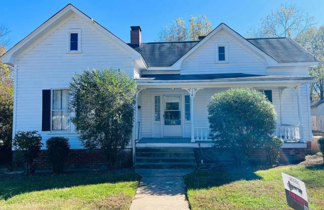 Photo of Charming home, gourmet kitchen, and large backyard in Oxford