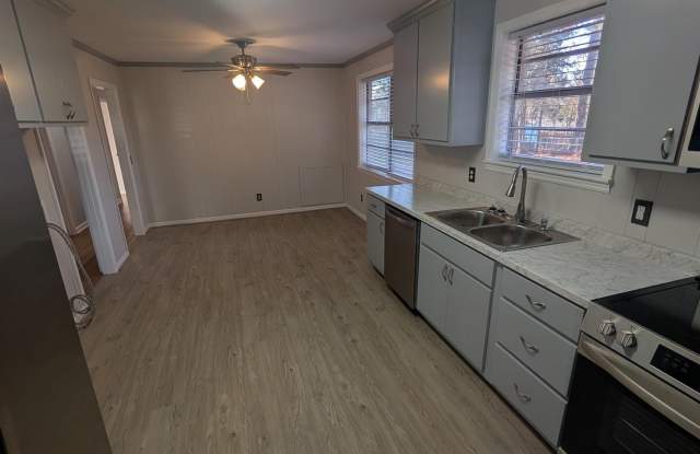 121 Netherland Drive