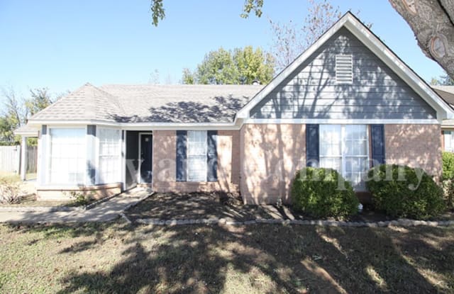 10662 Oak Leaf Dr - 10662 Oak Leaf Drive, Olive Branch, MS 38654