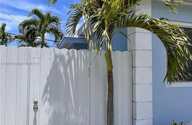 Photo of 2551 SW 53rd Ave