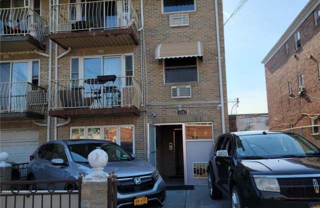48-82 37th Street unit: 2Nd Fl