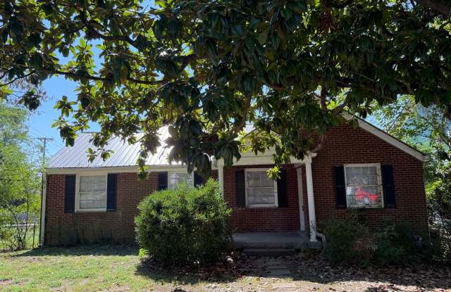 Photo of Pet-Friendly 2-Bedroom Home with Fenced Yard and Parking in Nashville, TN