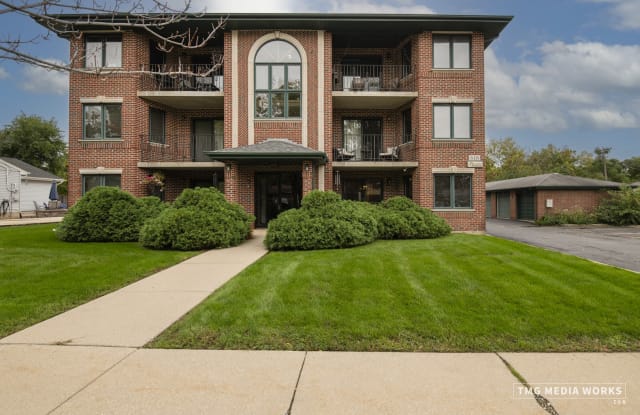 616 E 5th Avenue - 616 East 5th Avenue, Naperville, IL 60563