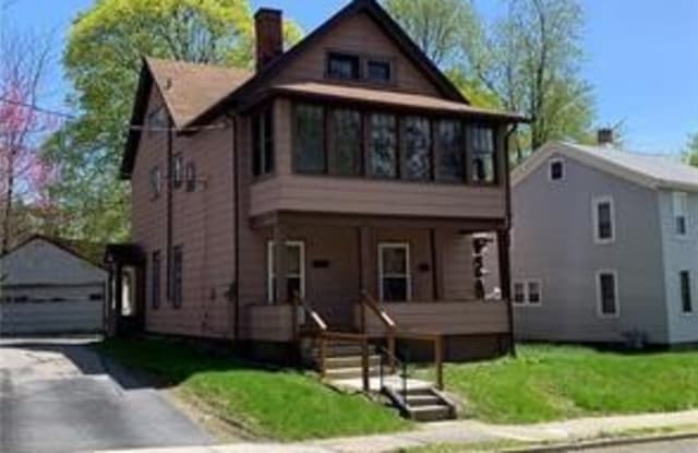 10 Crescent Place - 10 Crescent Pl, Middletown, NY 10940
