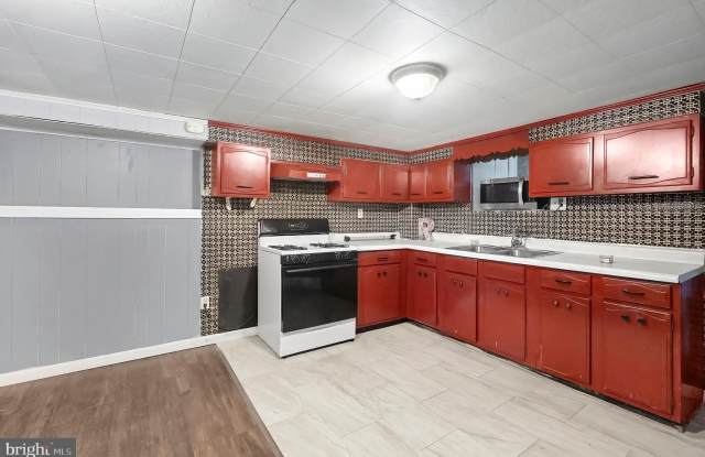 1613 CHURCH Street unit: 2