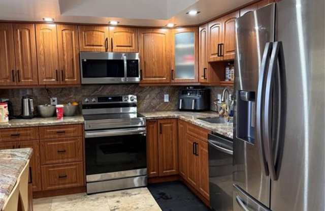 3095 N Course Drive, Pompano Beach, FL 33069