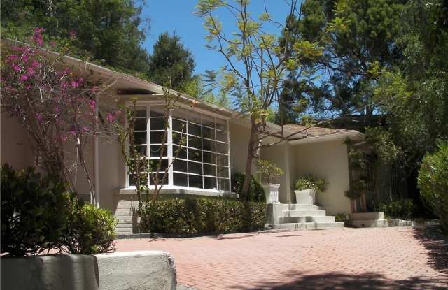 123 N Glenroy Avenue