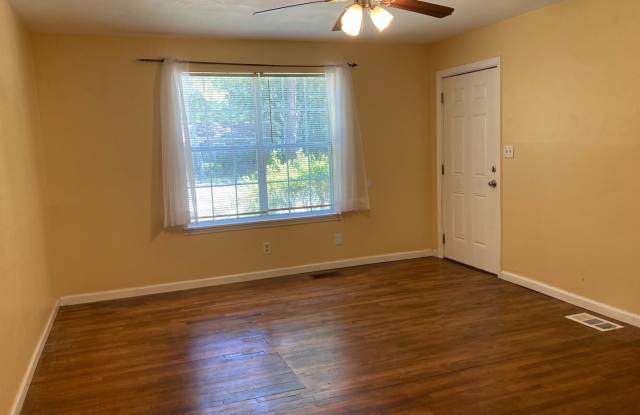4 bed 2 bath Minutes from FSU! available August 2026!