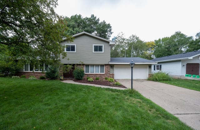 2416 Queens Dr. - 2416 Queens Drive, Woodbury, MN 55125