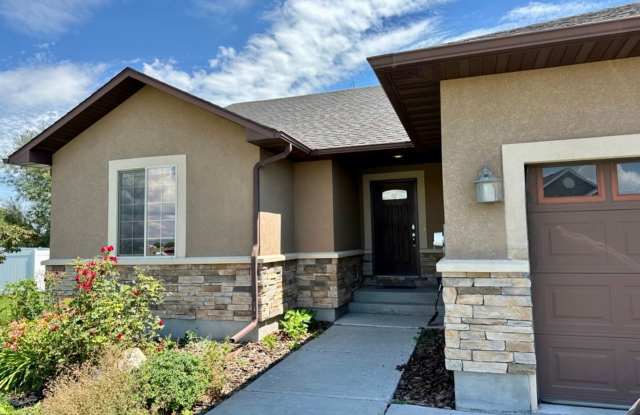 6 Bedroom 4 Bath Home in Rexburg