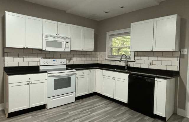 Photo of 4246 Graceland Avenue