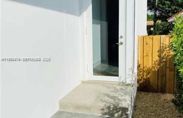 3653 SW 25th St TH 3653 MIAMI, FL 33133