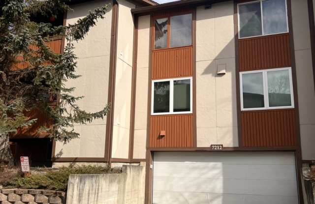 Top floor Condo in desirable area - 7212 Foxridge Circle, Anchorage, AK 99518