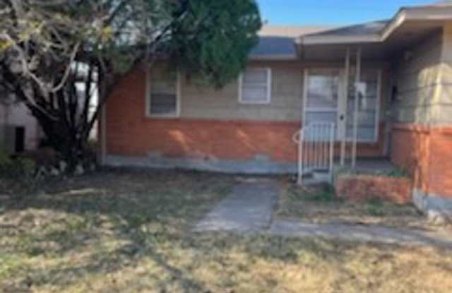 NICE HOME IN THE RIDGECREST AREA. PETS NEGOTIABLE WITH OWNERS APPROVAL