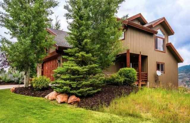 Cedar Ridge Townhome  **Mid-April thru November Rental**
