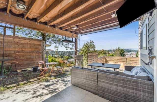 103 N. Market St. #Lower