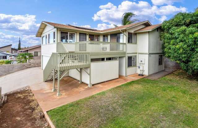 South Kihei 2 Bedroom / 1 Bathroom Unfurnished downstairs unit  - Peekaboo Ocean View