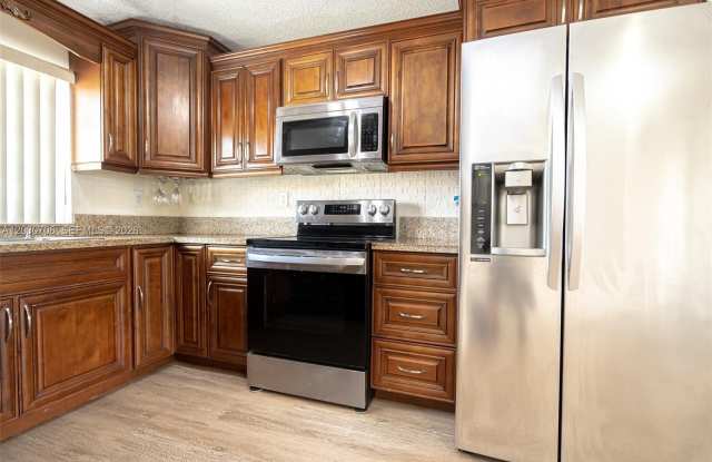 2740 W 62nd Pl