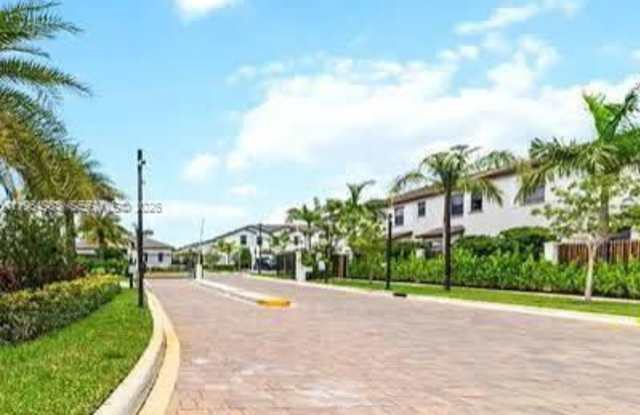 15927 Southwest 2nd Place