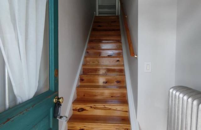 400 S 9TH Street unit: 2Nd Fl