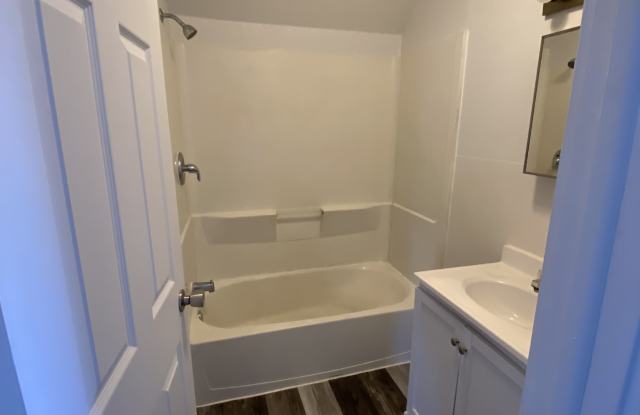 232 West Wilkins Street - 2 (upper)