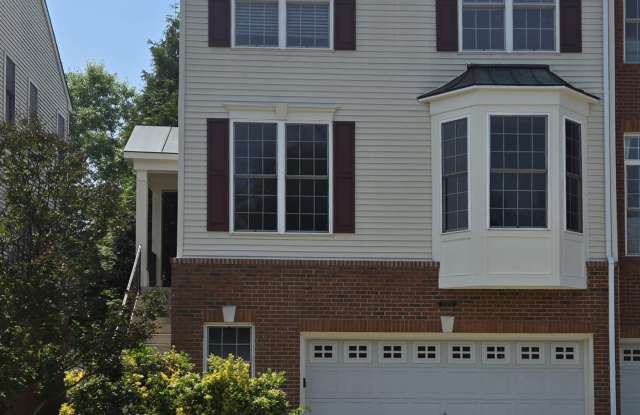 25282 Mcintyre Square