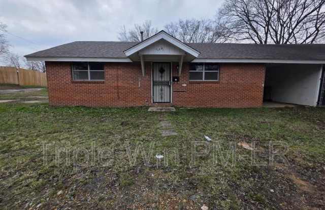 Photo of 804 1/2 W 45th St.