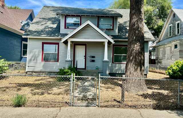 2022 W Dean Ave
