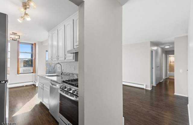 Photo of 355-371 River Road