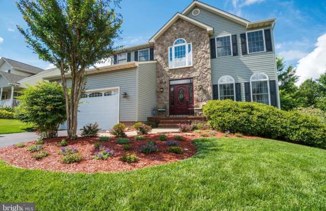 LARGE UPDATED 5 BEDROOM HOME - STAFFORD -AUTUMN RIDGE