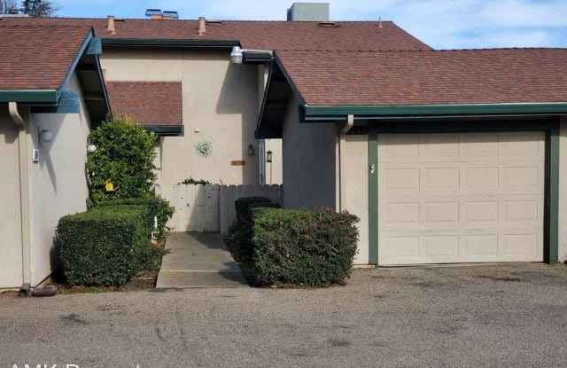 3243 De Ovan Ave - 3243 De Ovan Avenue, Country Club, CA 95204