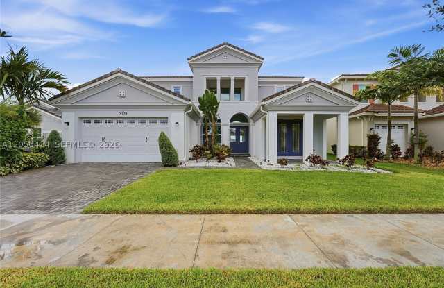 15239 Goldfinch Cir