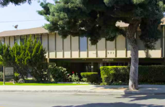 971 North Walnut Street