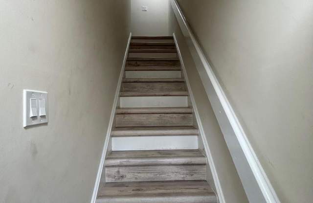 1562-B THORNWOOD Drive