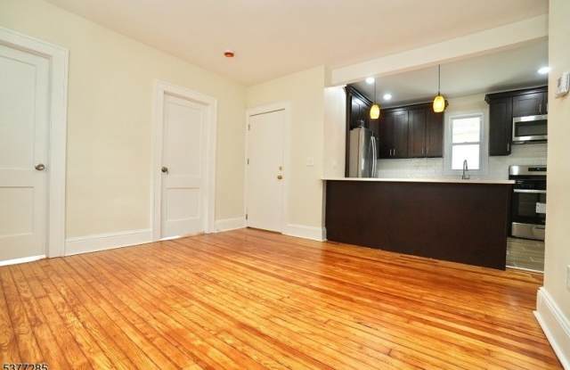 24 Hornblower Ave  2nd Fl